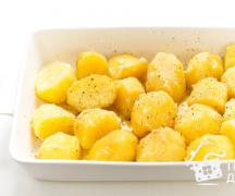 Вареный картофель, запеченный в духовке с сыром Вареная картошка в духовке рецепт